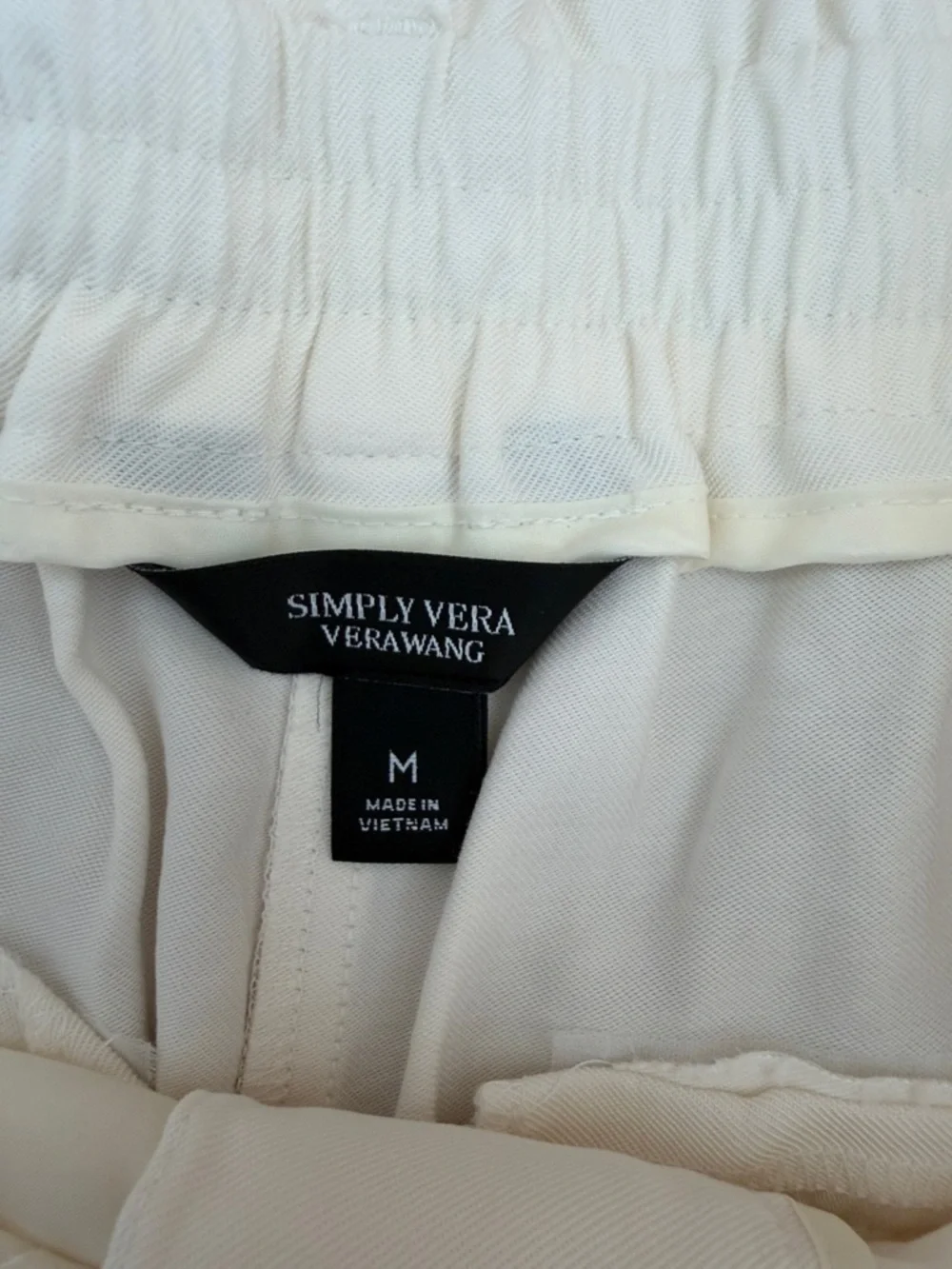 SIMPLY VERA Beige Dress Shorts size medium